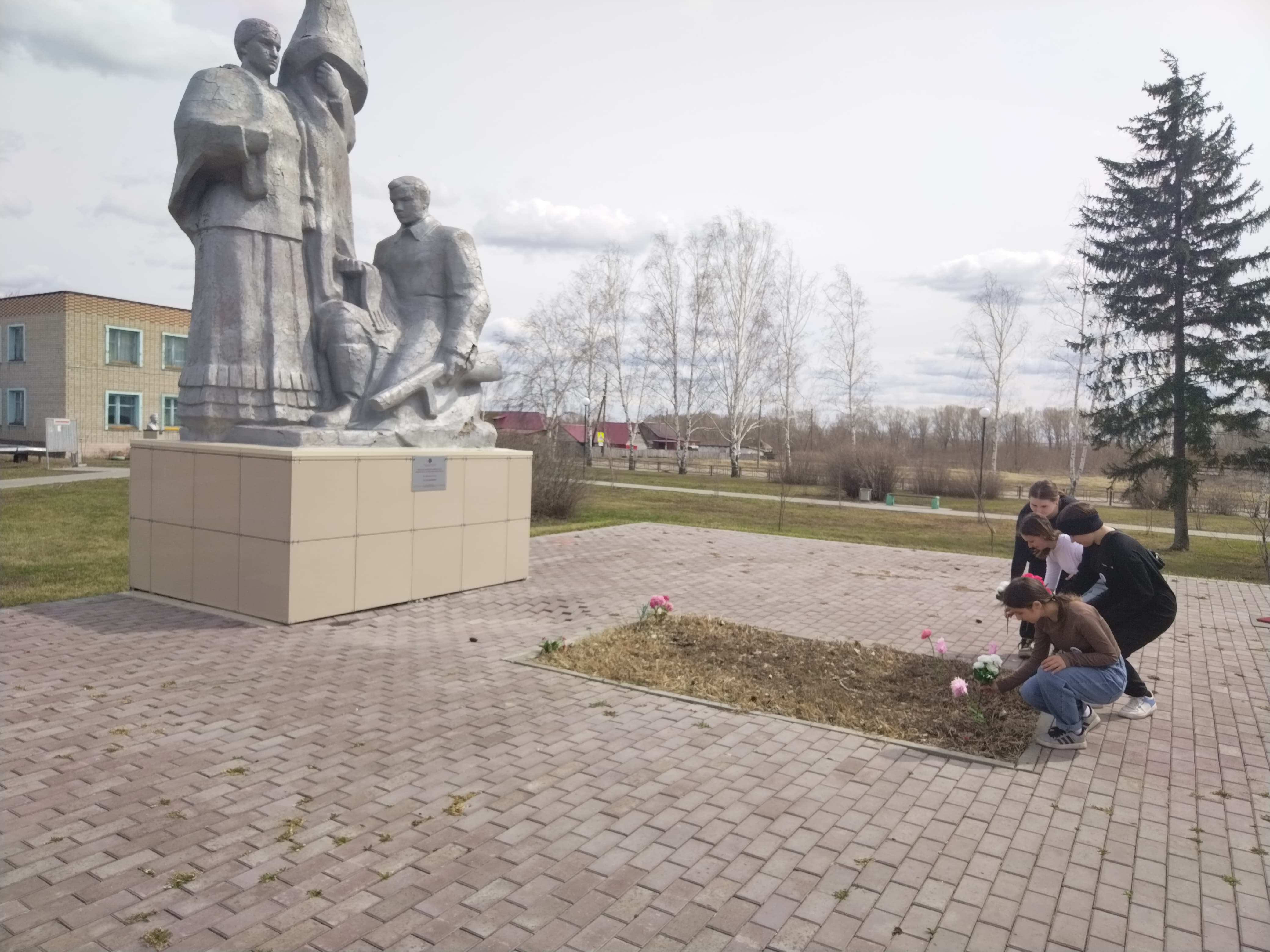 «Никто не забыт, ничто не забыто»..